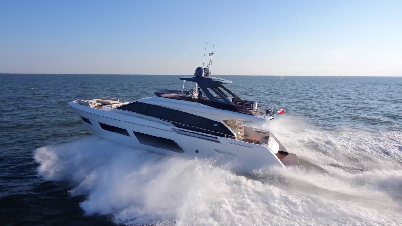 Luxury Flybridge Yacht - Ferretti Yachts 670