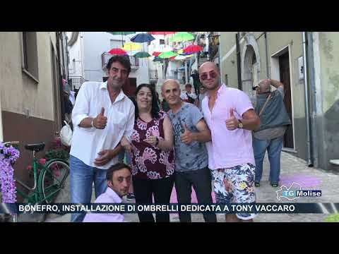Bonefro, installazione di ombrelli dedicata a Tony Vaccaro