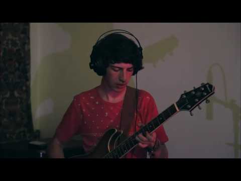 Y Ffug – Dosbarth Canol (2013)