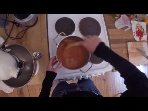 Pumpkin Pia: Tomaten-Paprika-Suppe mit Kokos