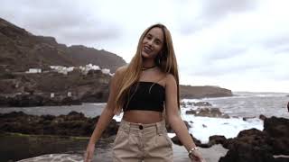 Me Quedo song artwork