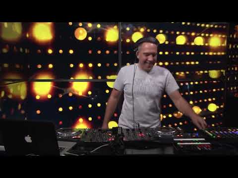 Hit Refresh | PR | Lars Behrenroth | 2015