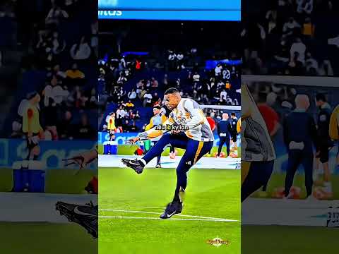 Thủ môn robot khiến mọi người kinh ngạc vì pha cản phá 😱