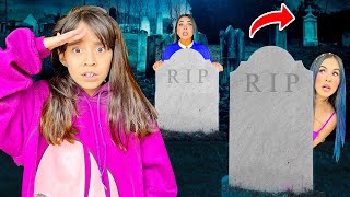 JUGAMOS A LAS ESCONDIDAS EN UN CEMENTERIO! ⚰😰 | Karla Bustillos *Fue una mala idea 😖