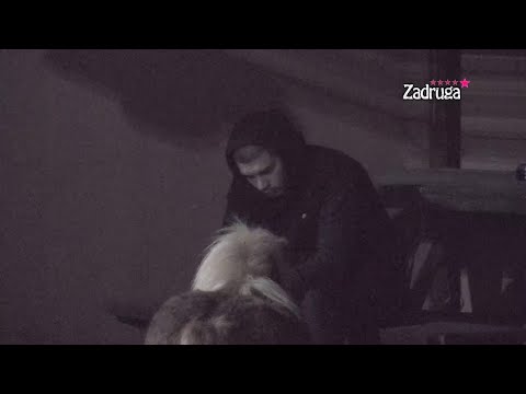 Zadruga 5 - Poni prilazi uplakanom Dejanu - 01.12.2021.