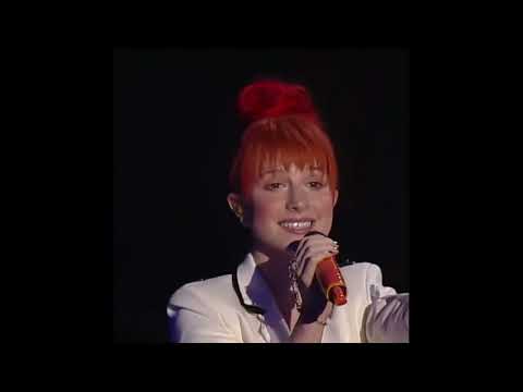 Bruno Mars, B.o.B feat. Hayley Williams with Paramore - Medley VMA 2010