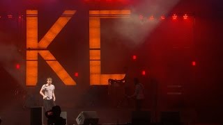 Kaiser Chiefs - Hole in My Soul &amp; I Predict a Riot (Live @ V Festival 2016, HD)