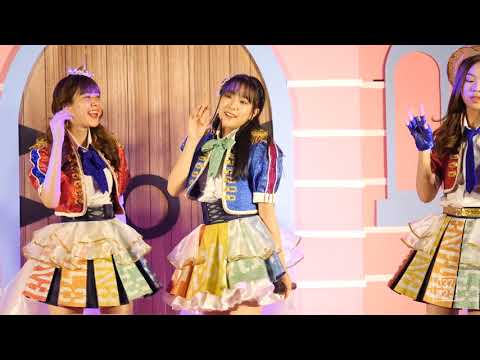 181225 BNK48 Mewnich - Kimi wa Melody @ Giveอ่ะGift  Imperial World Samrong [Fancam 4Kp60]