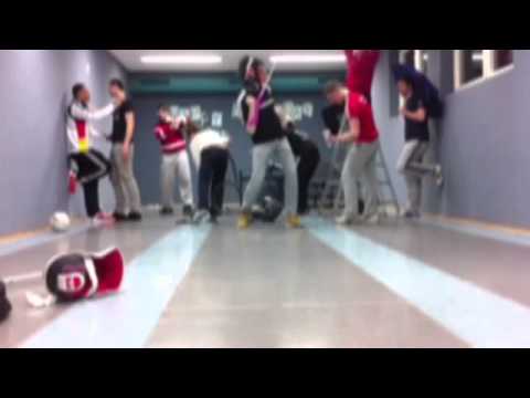 Harlem Shake Synchronschwimmen meets Fechten