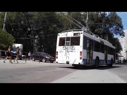 Троллейбус ездит по городу. Видео для детей