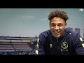 Maduka Okoye over het strand van Hoek van Holland, Sparta en de Supereagles