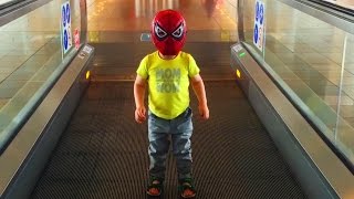 Маленький Человек Паук SpiderMan летит в Турцию
