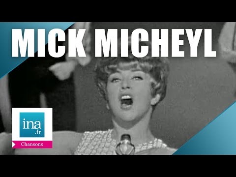 Mick Micheyl "Un gamin de Paris"  (live officiel) | Archive INA