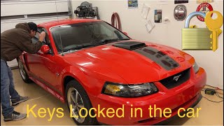 Keys locked in the car: How to open the door 1994-2004 Ford Mustang