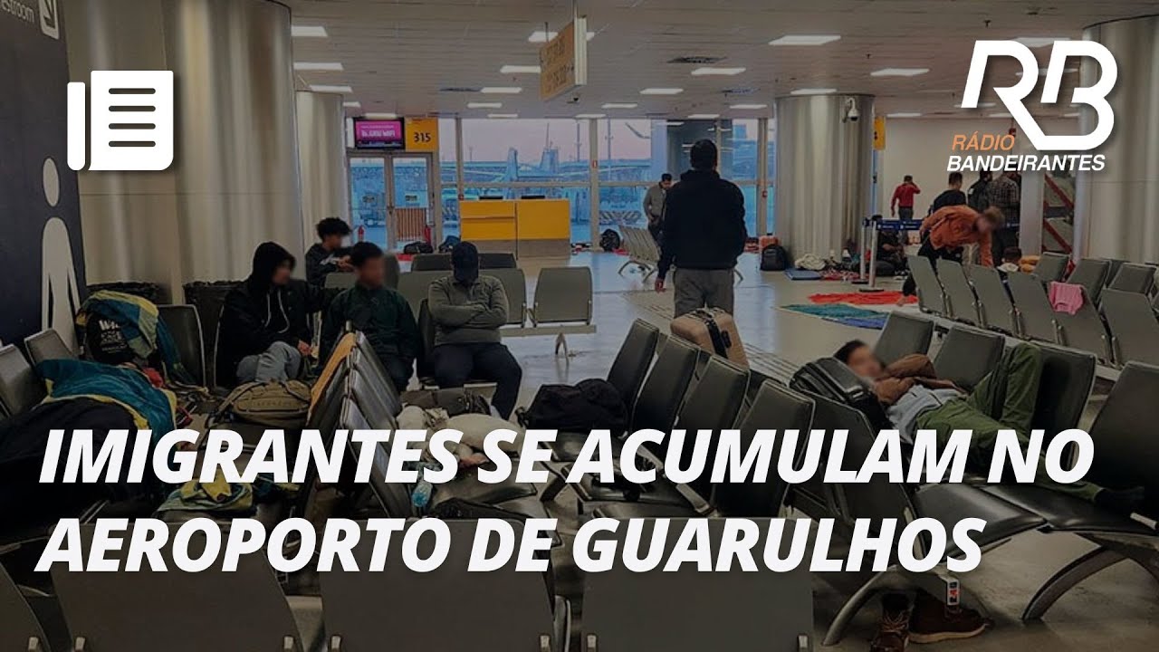 Imigrantes se acumulam na área de imigração do aeroporto de Guarulhos