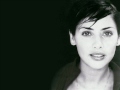 Natalie%20Imbruglia%20-%20Left%20Of%20The%20Middle