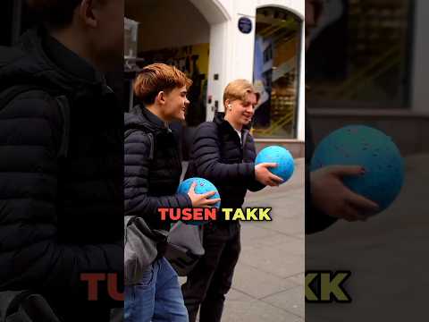 Vi delte ut 100 trikseballer 😅