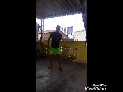 Mc reino e nego do borel enpurra nelas