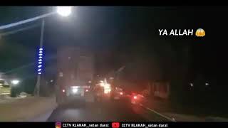 Download lagu yg lagi viral!! Detik detik truk cabe hampir crash😱//sampai nyerempet truk kontener😂 mp3
