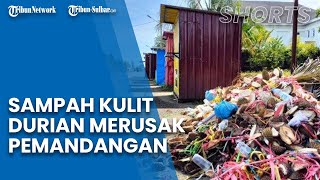 Penampakan Tak Sedap Sampah Kulit Durian Menggunung di Jalan Yos Sudarso Mamuju, Merusak Pemandangan