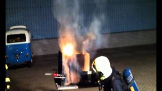 preview picture of video 'Backdraft simulatie - oefenavond jeugdbrandweer Scherpenzeel'