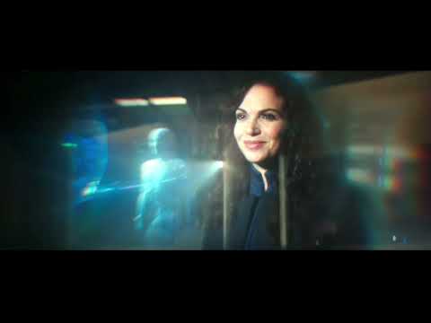 LANA PARRILLA ESCENA PELICULA "ATLAS" ESPAÑOL 2024
