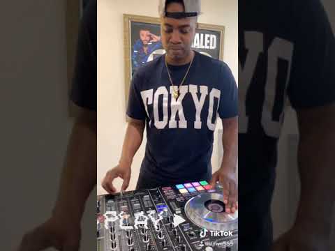 Turntables VS Controller cut session w/ DJ Ease!