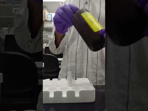 Running an SDS-PAGE gel #lifescience #biology #molecularbiology #science #biotechnology #phd