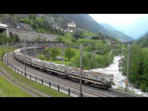 TRIPLA TRAZIONE DI Re 4/4 SBB CON CARRI PIETRISCO : WASSEN (CH) 2 - 6 - 2014.