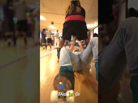 He caught a lot of air🤯🛼 #rollerskating #skatetricks