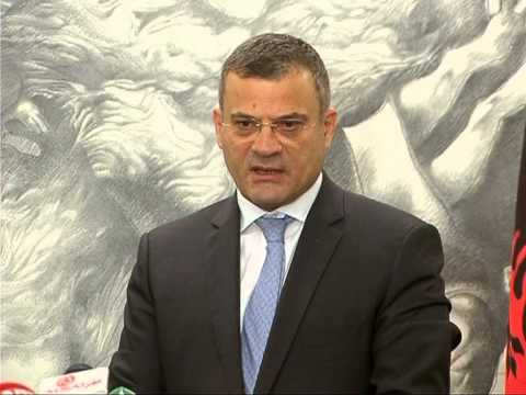 SKANDALI I IMAMIT-I FLET ANGLISHT MINISTRIT TE MBROJTJES SE MAQEDONISE-LAJM