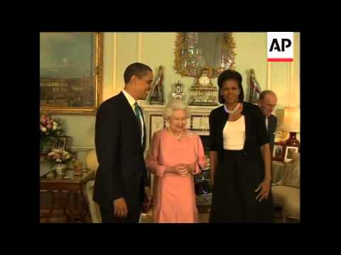Obama and other G-20 leaders arrive at Buckingham Palace, meet Queen