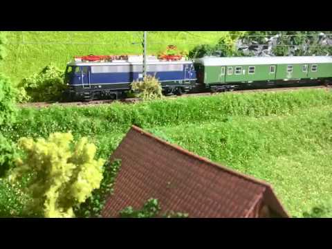 DR-Zug mit E10.3 in Engelhop