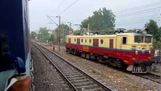 preview picture of video 'Bilaspur Departure CSTM-HWH Mail crosses Puri-Haridwar Kalinga Utkal Express'
