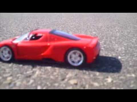 Ferrari Enzo Revving, very loud!