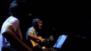 Caetano canta com seu filho Moreno Veloso