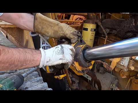 Disassembly of the piston rod, CATERPILLAR 931/941/951/955 . Sostituzione O-RING  Cat .