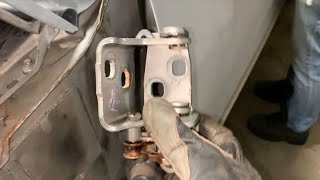 How to replace car door hinges