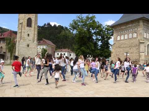 Flashmob Interact Piatra Neamt 1 iunie 2015 .