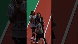 Download lagu this is how besties say hi 😂😂#twice#redvelvet#nayeon#yeri#kpop#shorts#fypシ mp3