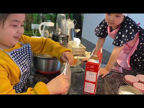 How to make cupcakes     Hasenat & Batul wants to make cupcakes #cupcakes #cake