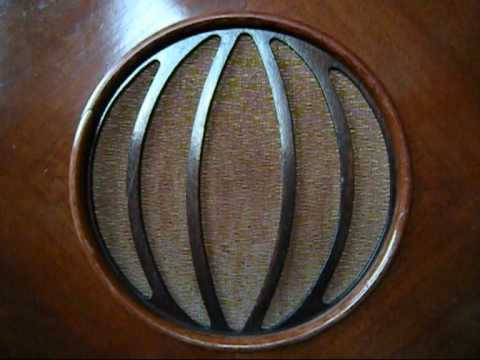 Fritz Hirsch is singing :   In einer kleinen Konditorei !