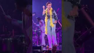 WOMAN 9-22-21 Harry Styles live in St. Paul - Love on Tour