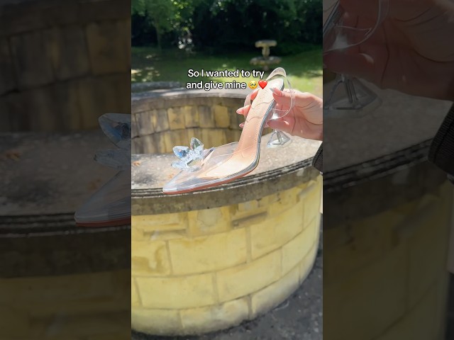 Vídeo relacionado con Paladone Cinderella Glass Slipper Light Officially Licensed Disney Princess Night Light, Magical Glow Mode and Standard Lighting, Collectors Gift