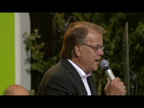 Lasse Berghagen - Sträck Ut Din Hand (Live säsongsfinal på Allsång På Skansen 2009)