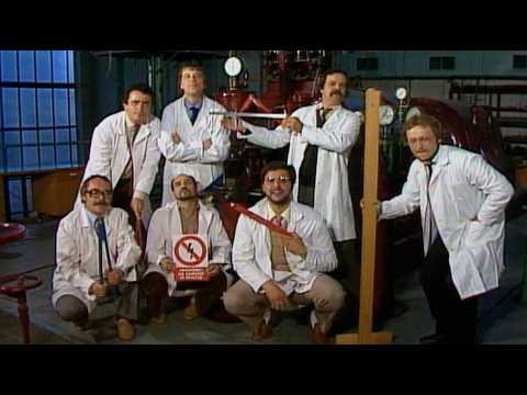 Plavci - Inženýrská (Promovaní inženýři) (klip na jeden záběr) (1983)