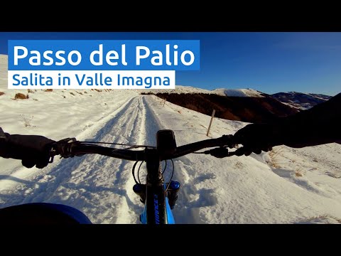 Valle Imagna: Salita dalla Sbarra di Brumano al Passo del Palio nella neve - MTB Bergamo