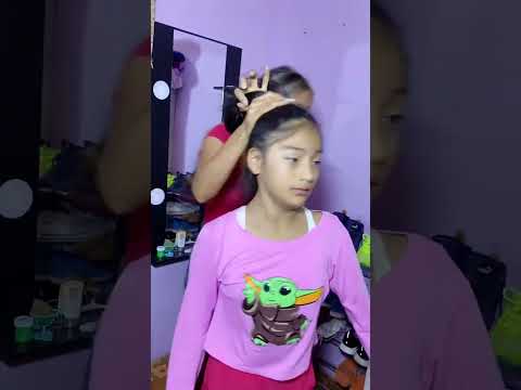 Mira lo que le pasa a Daniela por distraída