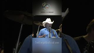 🎤 Mark Chesnutt celebrates honky tonks and rocks “Somebody Save The Honky Tonks!” #shorts