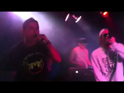 Nasta ft La clave urbana - Entrena o muere (live Sala Silikona 2012)